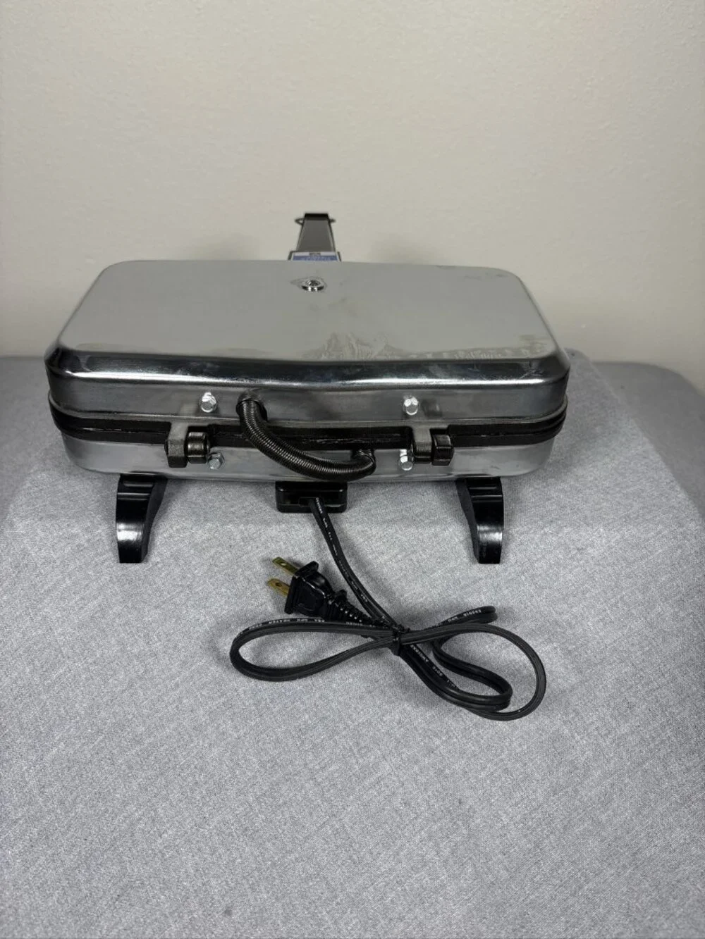 Vitantonio Pizzelle Chef Model 300 Italian Waffle Cookie Maker Iron